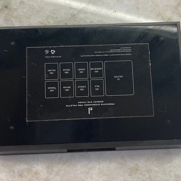 doucce eyeshadow palette gently used - Picture 3 of 4
